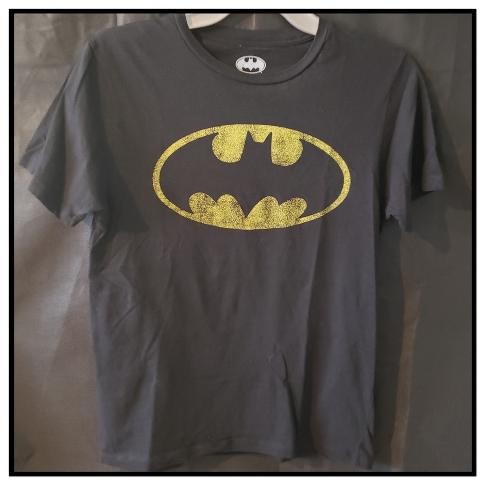 Batman tshirt, EUC, size small.